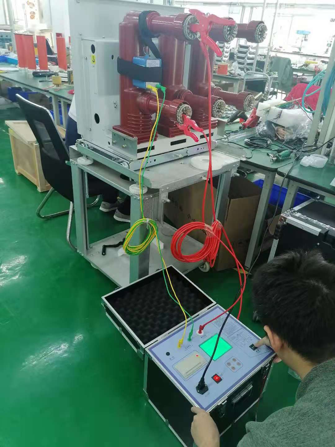 Vacuum interrupter tester Vacuum interrupter tester